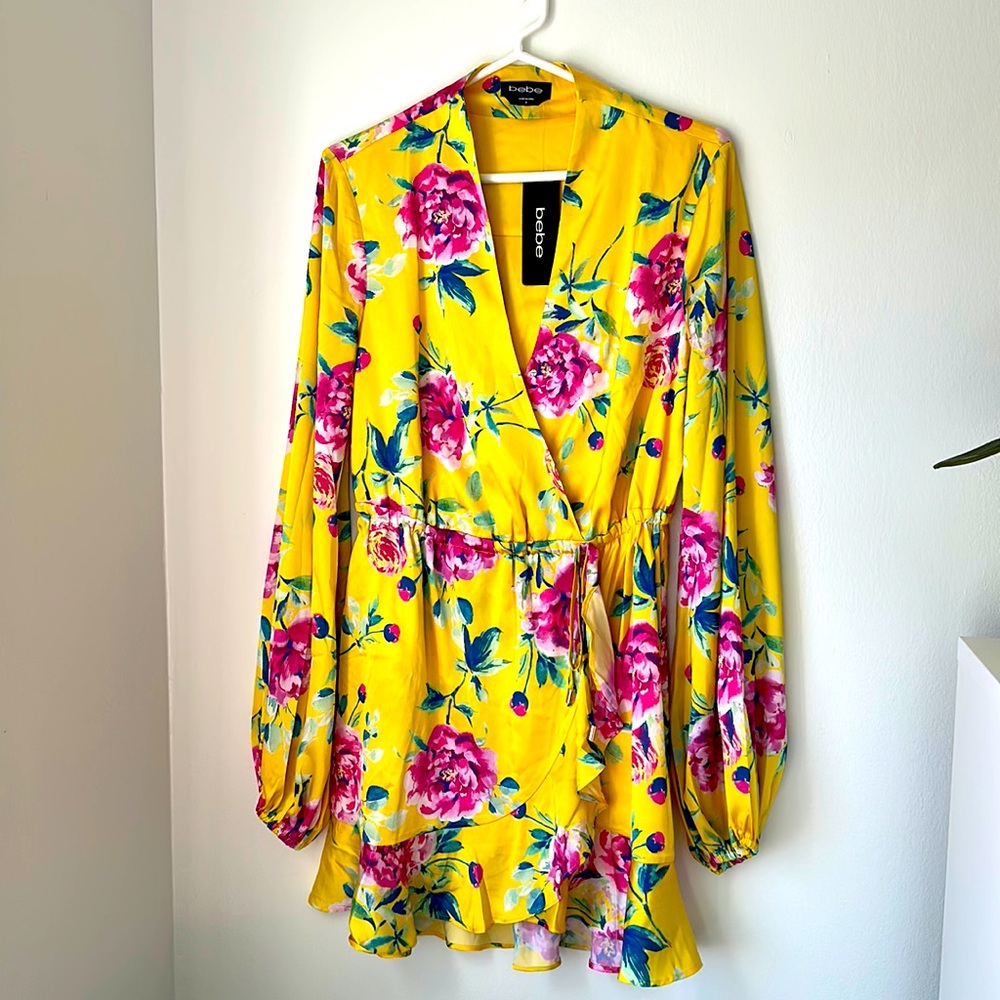 Bebe dress, yellow with pink flowers. M size.